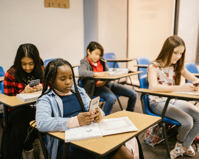 France Champions Student Wellbeing with a 2025 School Digital Detox, Paving the Way for a Healthier, Phone-Free Generation